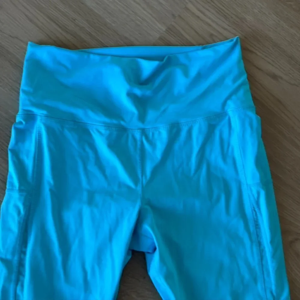 ** Zyia Light Blue Mesh Light n Tight Crop Leggings Size 6-8